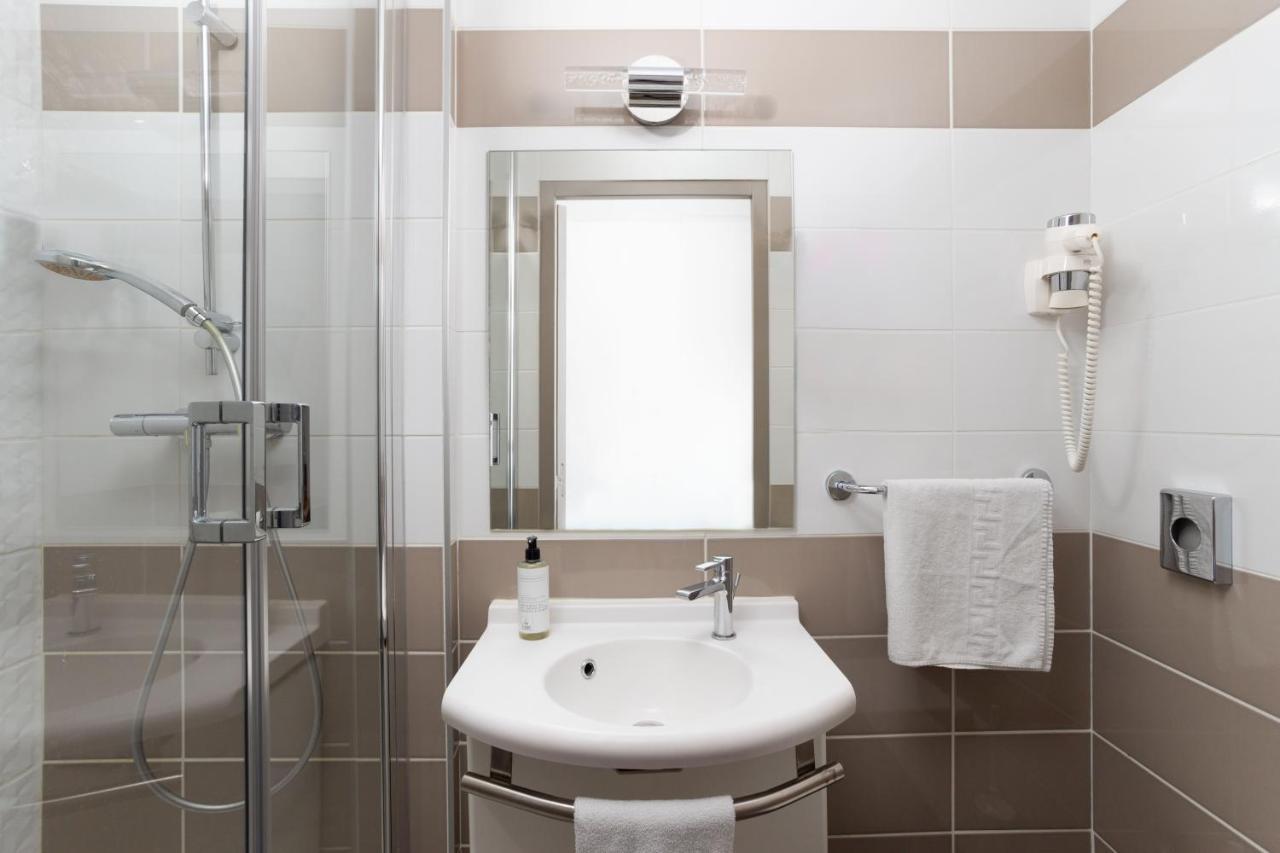 Hotel Suzane Анже Екстер'єр фото