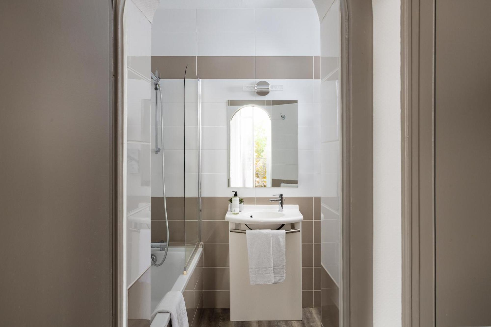 Hotel Suzane Анже Екстер'єр фото