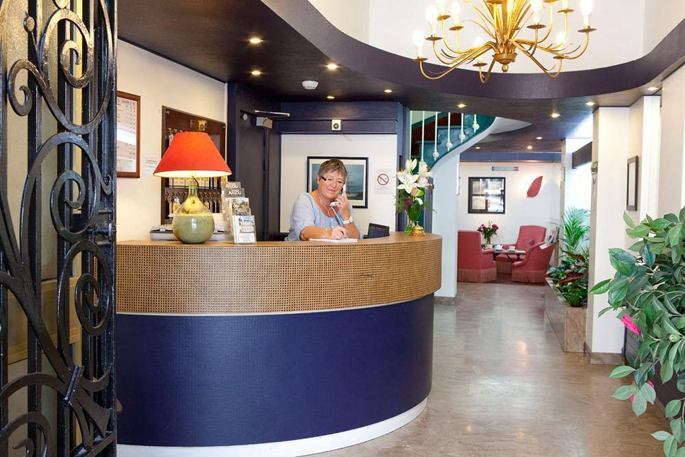 Hotel Suzane Анже Екстер'єр фото