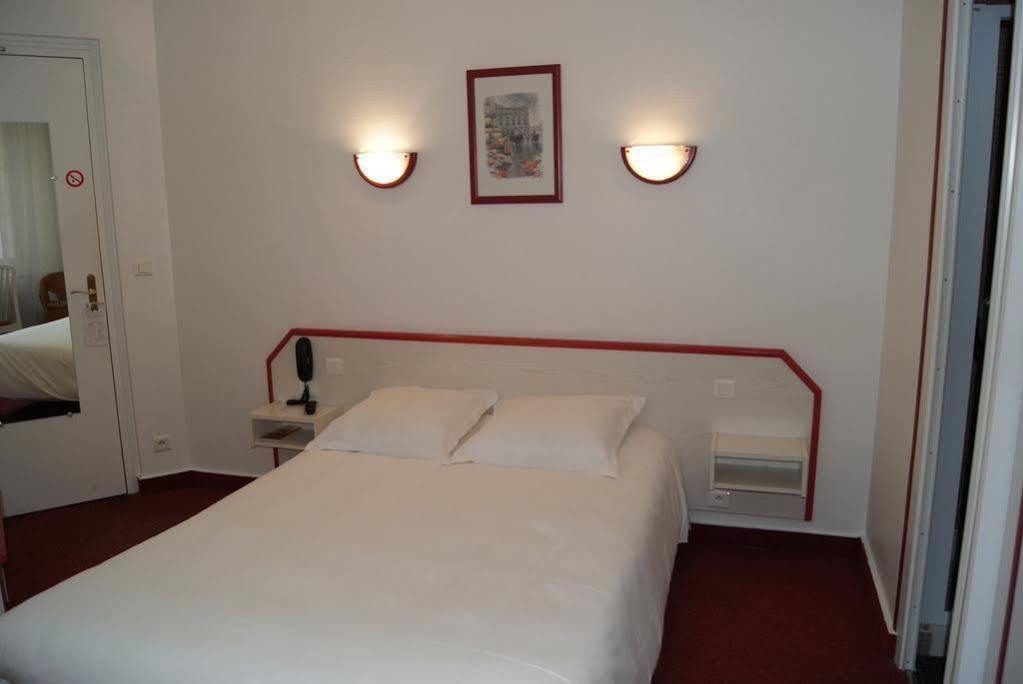 Hotel Suzane Анже Екстер'єр фото